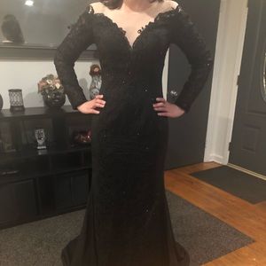 Size 8 (Fits like 6) Black Prom Dress